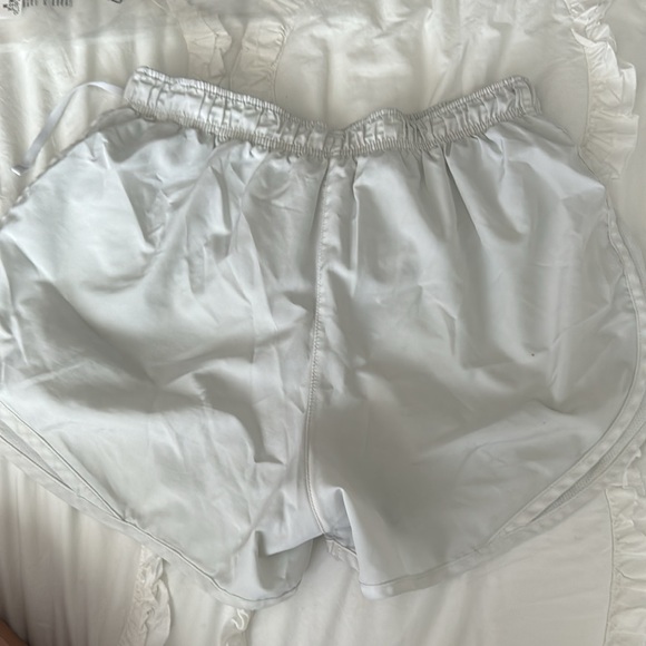 white nike shorts size medium - Picture 2 of 3